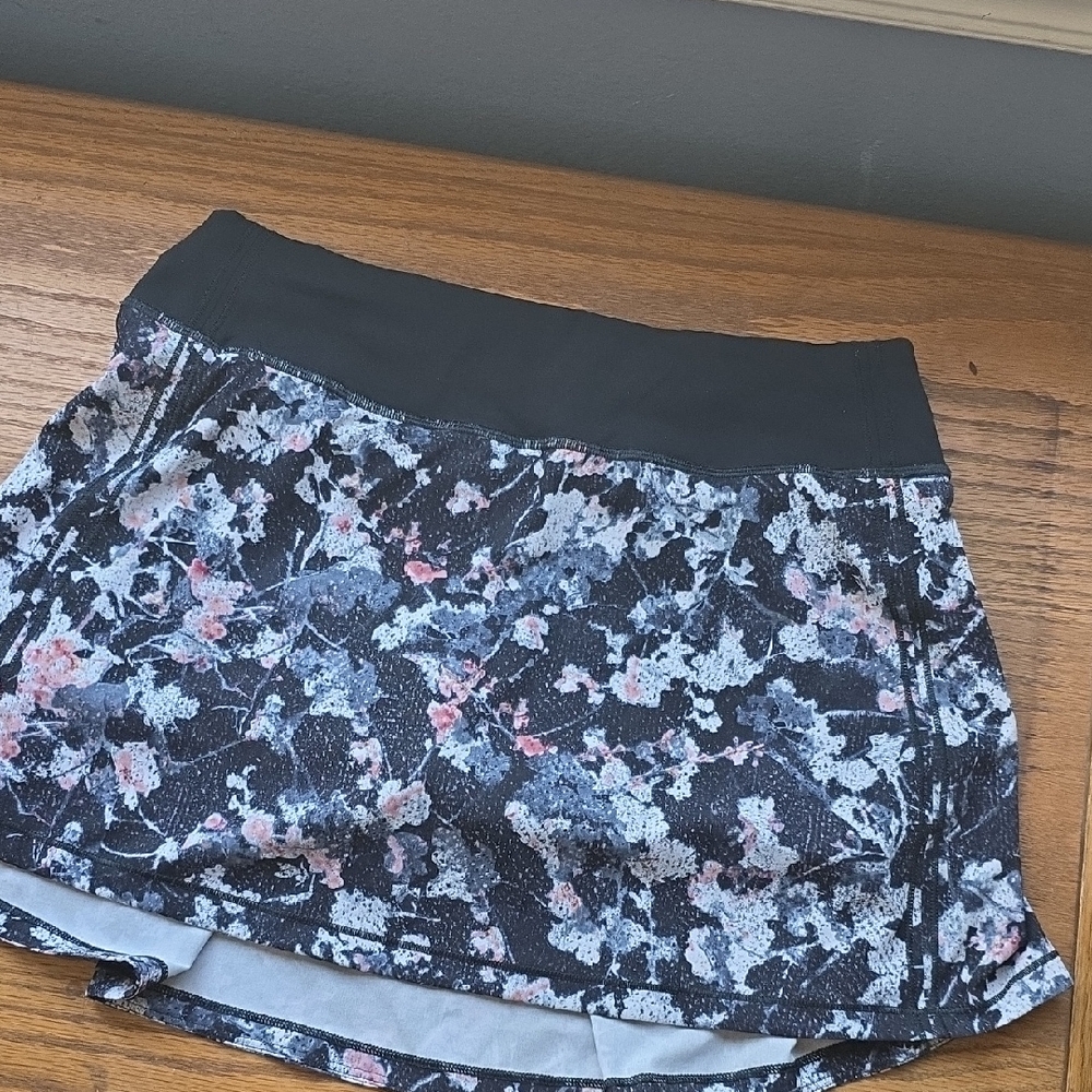 Lululemon Pace Rival Spring Bloom Multi Sz 4 13in
